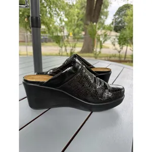 NAOT Black Croco Patent Leather Mules Slip on Clogs Women’s Wedge Shoes Size 11 thumbnail 6