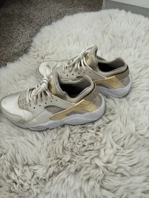 Nike Air Huarache Women’s Sneakers 7 thumbnail 4