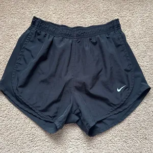 Black nike shorts thumbnail 1