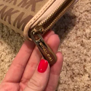 MOVING SALE! [AUTHENTIC] Michael Kors Wallet thumbnail 3