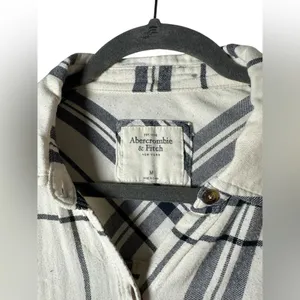 Abercrombie‎ & Fitch Plaid Flannel Shirt Womens M Cream Navy Button Down thumbnail 3