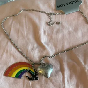 Hot Topic Silver Necklace with Rainbow, Magpie, and Heart Charms NWT thumbnail 3