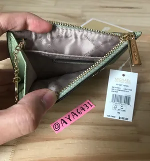 Cardholder thumbnail 5