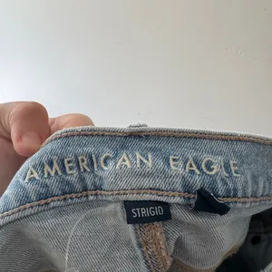American Eagle Strigid Relaxed Short‎ Light Wash Super High Rise thumbnail 5