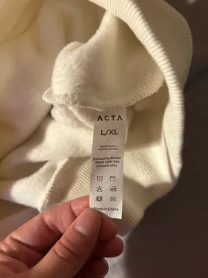 Women’s acta cropped hoodie thumbnail 2