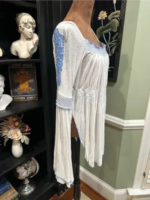 Free People Valley Peasant‑Style Top – Cream with Blue Embroidery – Size Medium thumbnail 4