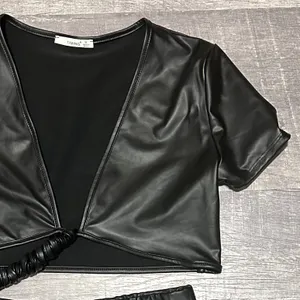 Timing Black Faux Leather Mini Skirt Set M Tie V Neck Crop Top Clubwear Baddie thumbnail 5
