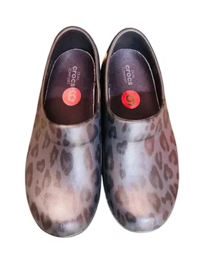 Crocs Neria Pro II slip in black cheetah loafers comfort waterproof clogs sz 6 thumbnail 1