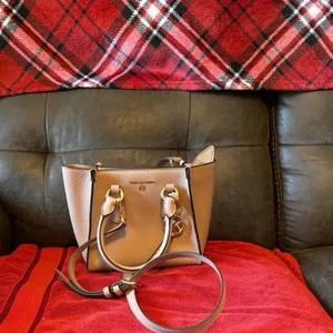 Michael Kors Elegant Tan Leather Handbag thumbnail 2
