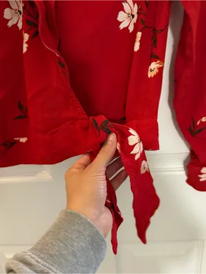 Abercrombie & Fitch Red Floral Wrap Top Size XXS thumbnail 4