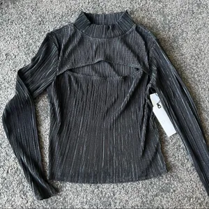 Leith pleated Cutout Front Mock Neck blouse thumbnail 3