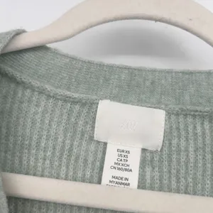 H&M Womens‎ Sage Icy Green Rhinestone Bow Cropped Coquette Cardigan Sweater XS thumbnail 4