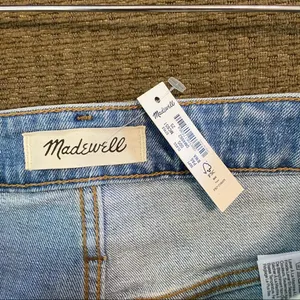 Madewell Curvy Perfect Vintage jean shorts thumbnail 7