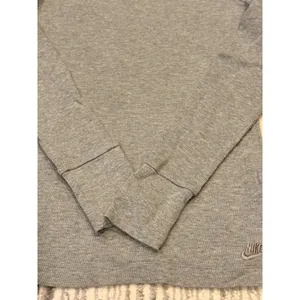 New Nike women's medium 8/10 gray long sleeve shirt thumbnail 4