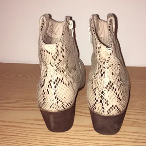 True Craft Sexy Snakeskin 2” Heel Booties Size 8M thumbnail 6