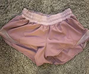 Lululemon Hotty Hot Shorts 2.5" thumbnail 1