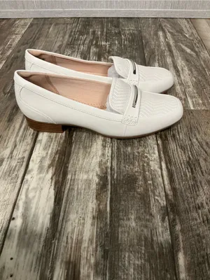 Clarks Off White Leather Loafer with Silver Trim Size 8 thumbnail 8
