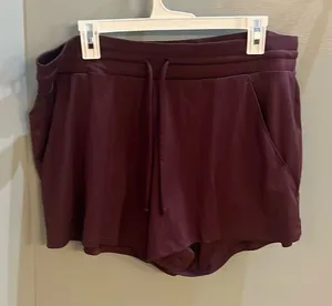 Women’s Shorts thumbnail 1