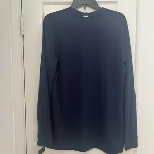 Nike Woman’s Dri fit basketball sports long sleeve shirt thumbnail 4