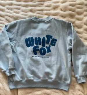 White fox blue crewnekck thumbnail 2