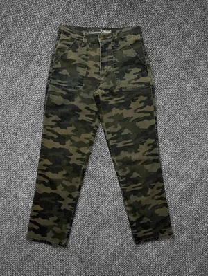Universal Thread High Rise Straight Camo Pants Women’s Size 2/26 thumbnail 1