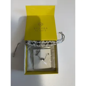 Kendra Scott Elisa BLK OPAQUE GLASS NEW IN BOX.‎ thumbnail 2