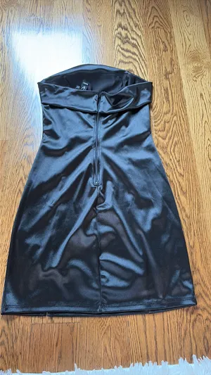 Silky black Windsor strapless dress thumbnail 2