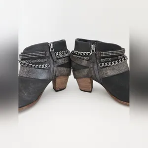 Dolce Vita Gray Suede Moto Ankle Boots Multi-Strap Buckle & Chain Details sz 8 thumbnail 3