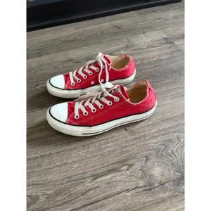 Converse All Star‎ Red Canvas Low Top Sneakers Women's Size 7 thumbnail 3