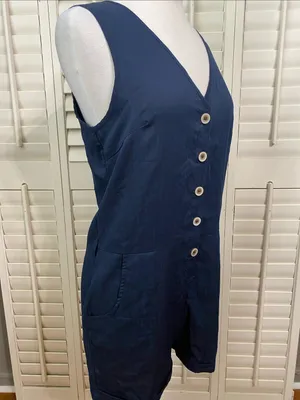 Navy V thumbnail 2
