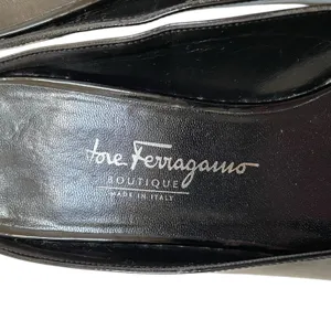 Salvatore Ferragamo Vara Bow Slides 8 Black Patent Leather Elegant Designer Sandals thumbnail 15
