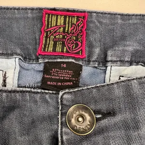 Torrid Denim Mid Rise Capri Jeans Medium Wash Whiskering Size 14 thumbnail 4