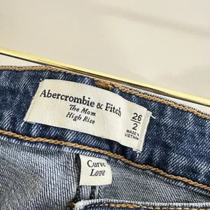 Abercrombie & Fitch The Mom High Rise Curve‎ Love Jeans Size 26 / 2 Distressed thumbnail 6