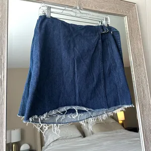Madewell Blue Dark Wash Denim Raw Hem A-Line Mini Wrap Skirt Size 4 Small thumbnail 1