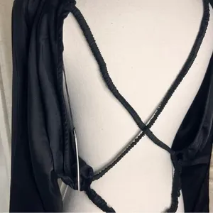 WE WORE WHAT Billow Sleeve Satin Crop Top Black Size‎ XL thumbnail 4
