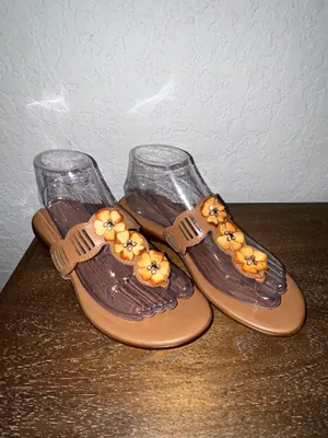 Italian Shoemakers Slip On Thong Triple Flower Sandal Shoes thumbnail 2