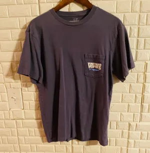 Vineyard Vines women's T-shirt 26 length x 18 width thumbnail 1