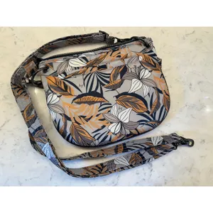 Lug Lily Grey‎ Clover Navy Floral Crossbody Bag RFID Travel Convertible NWOT thumbnail 9