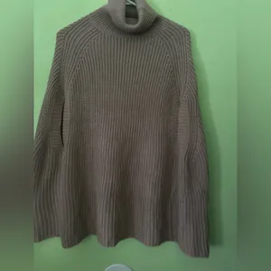 Beige knitted sweater poncho sleeveless blouse & matching long sleeve top M thumbnail 4