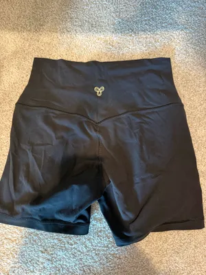 Aritzia Golden Butter Biker Shorts thumbnail 2
