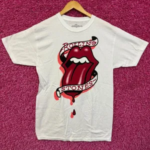 The Rolling Stones Bleeding Hot Lips Tattoo Rock Band Tee M thumbnail 1