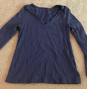 Stretching woman too long sleeves size xl thumbnail 1