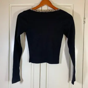 Brandy Melville Black Leopard Trim Cropped‎ Cardigan V-Neck Ribbed Cotton Italy thumbnail 6