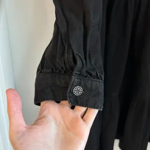 Zara Chambray Denim Ruffle Tiered Poplin Dress in Black Size M thumbnail 7