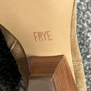 Frye‎ Reina Ankle Boots 10 Cognac Suede Western Ankle Zip Stacked Heel Booties thumbnail 15