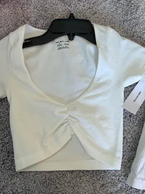 Urban Outfitters Crop tops thumbnail 2