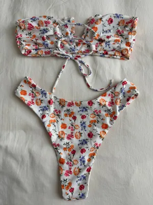 ZAFUL Women's Strapless V Wired Lace Up Ruffle Bandeau Bikini Set thumbnail 6