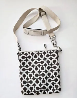 Coach Signature Swing Pack Style 43466 Crossbody thumbnail 2