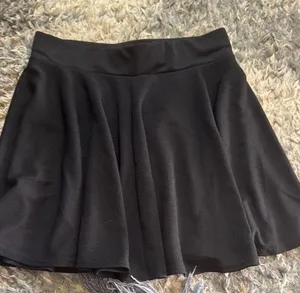 39. Elegant Black Women's Skirt Size M thumbnail 1