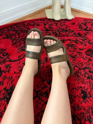 Tan comfy slides from Hawaii Brown Size 9 thumbnail 5